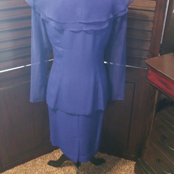 Elegant & Sophisticated Evening Skirt & Jacket - Picture 5 of 7